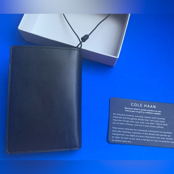 Cole Hann Men’s card holder in black leather - Picture 4 of 5